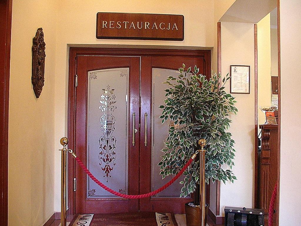Hotel Regius Opole Buitenkant foto